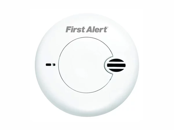 Détecteur de fumée First Alert performant et compact